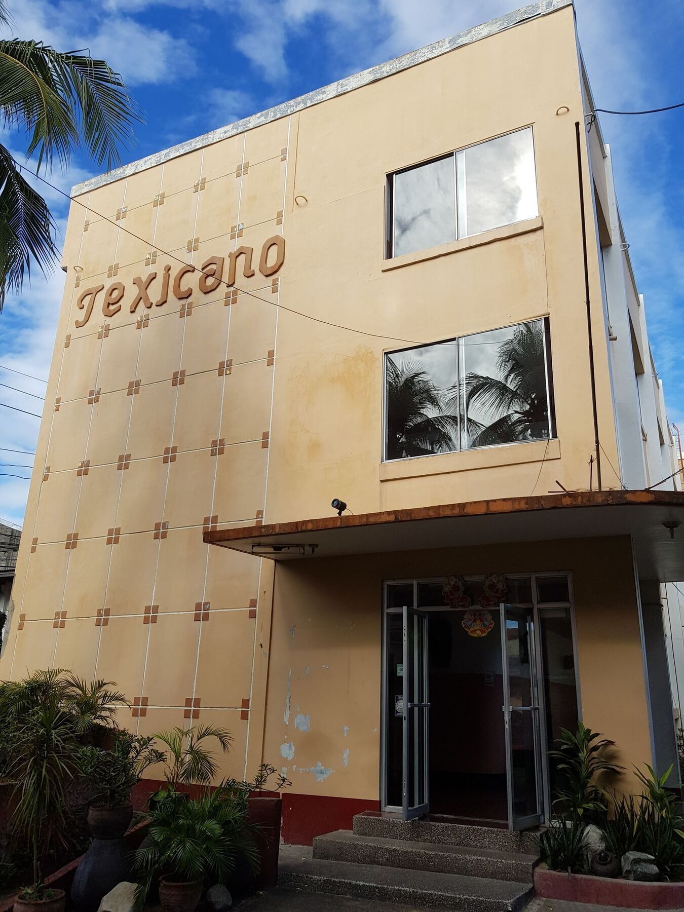 Texicano Hotel Main Laoag Eksteriør billede