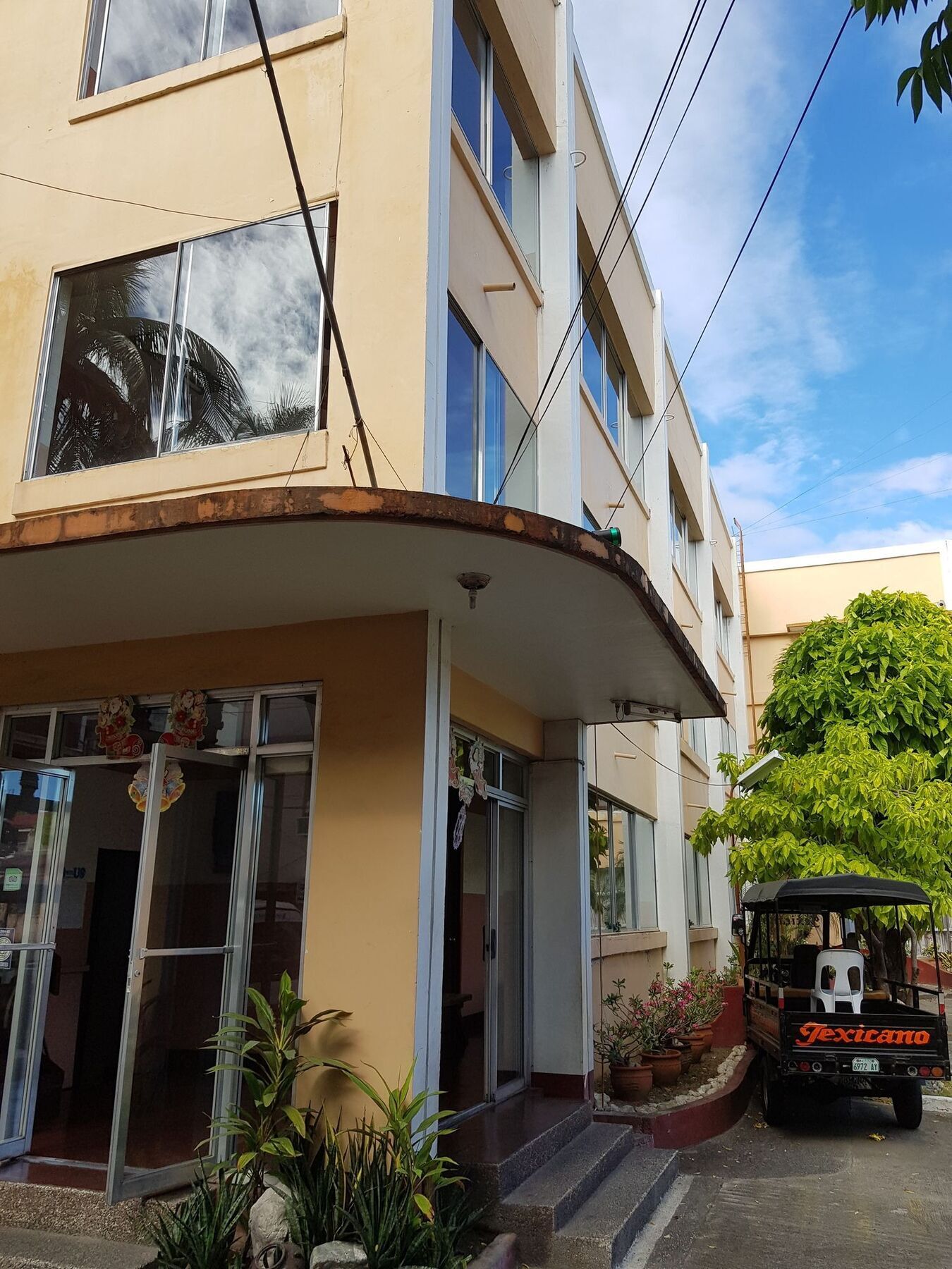 Texicano Hotel Main Laoag Eksteriør billede